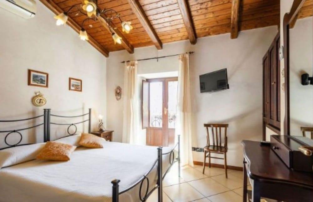 לינה וארוחת בוקר ניקולוסי Casa Al Centro Storico מראה חיצוני תמונה